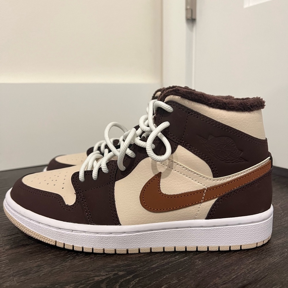 Women’s Air Jordan 1 Mid SE Cream Dark Chocolate